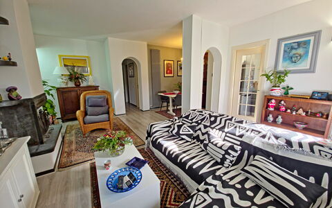 I Cipressi: Mueble, Diseño De Interiores, Sofá, Piso, Suelo, Madera, Sala, Departamento, Habitación, Casa