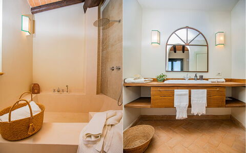 Villa Lodolaio: Diseño De Interiores, Piso, Madera, Suelo, Arreglo De Tubería, Lavabo Del Baño, Baño, Encendiendo, Techo, Plomería