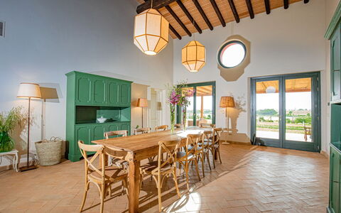 Villa Lodolaio: Mueble, Diseño De Interiores, Techo, Mesa, Piso, Cocina Y Comedor Mesa, Silla, Comedor, Lámpara, Candelabro