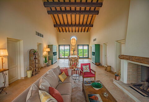 Villa Lodolaio: Mueble, Casa, Inmuebles, Techo, Silla, Villa, Sala, Casa De Campo, Diseño, Planta De Casa