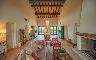 Villa Lodolaio: Mueble, Casa, Inmuebles, Techo, Silla, Villa, Sala, Casa De Campo, Diseño, Planta De Casa