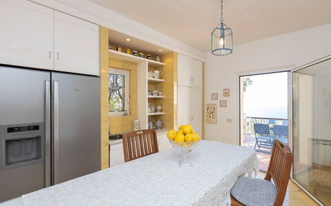 La Terrazza sul Mare: Mueble, Piso, Diseño De Interiores, Madera, Suelo, Techo, Cocina, Cocina Y Comedor Mesa, Comedor, Silla