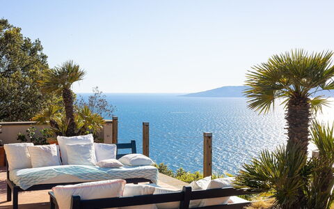 La Terrazza sul Mare: Azul, Mueble, Mueble Para Exteriores, Mar, Silla, Costeras Y Los Accidentes Geográficos Oceánico, Sombra, Oceano, Recurso, Costa