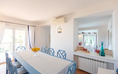 La Terrazza sul Mare: Mueble, Diseño De Interiores, Piso, Madera, Mesa, Techo, Silla, Suelo, Comedor, Cocina Y Comedor Mesa