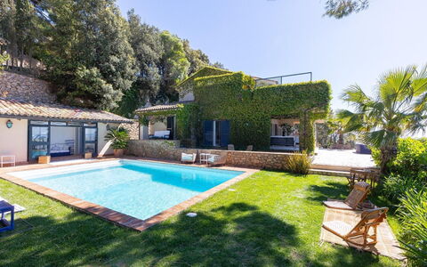 La Terrazza sul Mare: Piscina, Azul, Recurso, Eco Hotel, Villa, Paraguas, Inmuebles, Ocio, Hacienda, Sombra