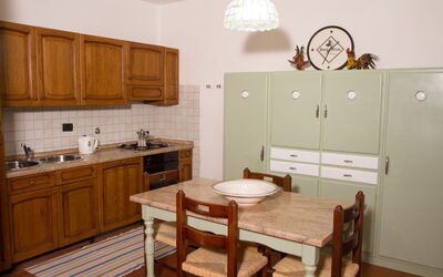 Tinaia Suite Fam: Mueble, Gabinetes, Piso, Madera, Diseño De Interiores, Cocina, Alacena, Mostrador, Suelo, Cajón