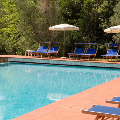 Relais de Ricci: Azul, Piscina, Recurso, Mueble, Eco Hotel, Sunlounger, Mueble Para Exteriores, Sombra, Thermae, Hotel