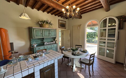 Casa Mia: Mueble, Diseño De Interiores, Piso, Madera, Cocina, Suelo, Gabinetes, Mostrador, Silla, Mesa