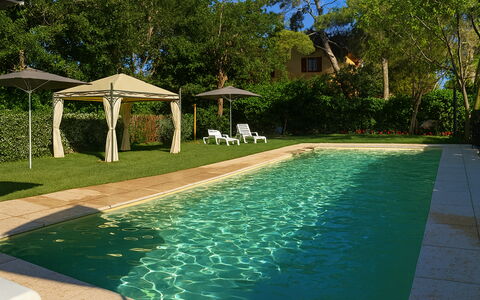 Appartamento Papavero Seaside and Pool: Piscina, Recurso, Sombra, Patio Interior, Jardín, Eco Hotel, Ocio, Paisajismo, Hacienda, Fuente De Agua