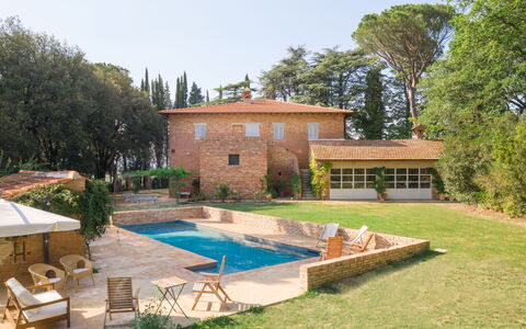 Casale Il Rondò, Private Pool, Città della Pieve: Piscina, Barrio Residencial, Casa, Arquitectura, Casa, Inmuebles, Arbusto, Recurso, Jardín, Asentamientos Humanos