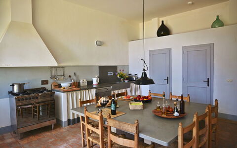 Casale Il Rondò, Private Pool, Città della Pieve: Mueble, Piso, Cocina, Diseño De Interiores, Madera, Techo, Mostrador, Aparato De Cocina, Suelo, Encendiendo