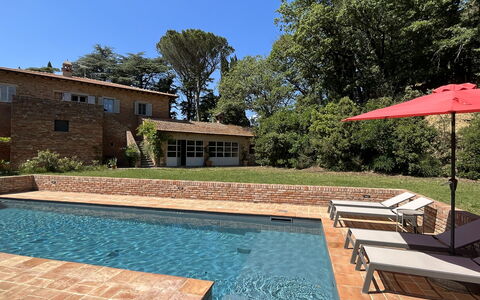 Casale Il Rondò, Private Pool, Città della Pieve: Piscina, Mueble Para Exteriores, Mueble, Recurso, Barrio Residencial, Sunlounger, Losa, Fuente De Agua, Jardín