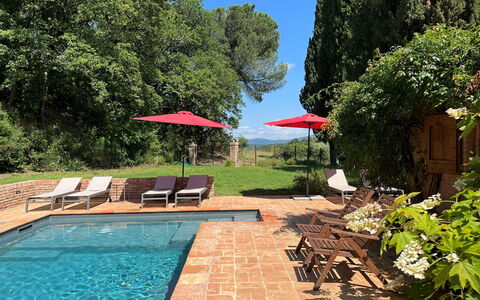 Casale Il Rondò, Private Pool, Città della Pieve: Piscina, Jardín, Mueble Para Exteriores, Sombra, Recurso, Patio Interior, Paisajismo, Hacienda, Yarda, Inmuebles