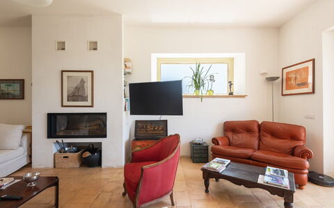 Villa Armonia: Mueble, Diseño De Interiores, Pared, Piso, Madera, Sala, Sofá, Habitación, Suelo, Marco