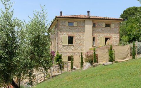 Villa Armonia: Arbusto, Cabaña, Jardín, Casa De Campo, Inmuebles, Paisajismo, Yarda, Patio Interior, Villa, Casa Histórica