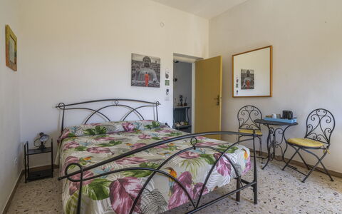 La Torre sul Ponte, Seaview, Garden: Mueble, Habitación, Cama, Suelo, Sábana, Lecho, Marco De La Cama, Habitación, Linos, Departamento