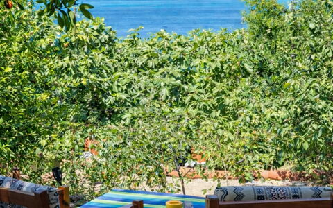 La Torre sul Ponte, Seaview, Garden: Azul, Mueble, Verano, Mueble Para Exteriores, Silla, Mar, Primavera, Sombra, Oceano, Zona Tropical