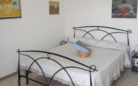 La Torre sul Ponte, Seaview, Garden: Cama, Habitación, Suelo, Lecho, Piso, Marco De La Cama, Mueble, Sábana, Diseño De Interiores, Habitación