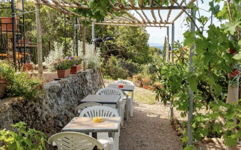 La Torre sul Ponte, Seaview, Garden: Sombra, Jardín, Agricultura, Plantación, Silla, Mueble Para Exteriores, Estructura Al Aire Libre, Mesa Al Aire Libre