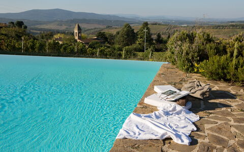 Podere Sangiovese, Pool and View in Chianti: Azul, Piscina, Material Compuesto, Recurso, Thermae, Fuente De Agua, Ciudad De Vacaciones, Hacienda, Eco Hotel