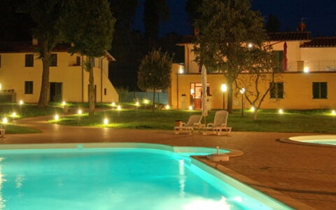 Tenuta Borgo al Sole: Inmuebles, Hacienda, Villa, Césped, Recurso, Yarda, Hotel, Eco Hotel, Piscina, Casa De Campo