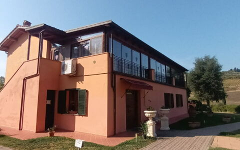 Tenuta Borgo al Sole: Casa, Puerta, Balcón, Villa