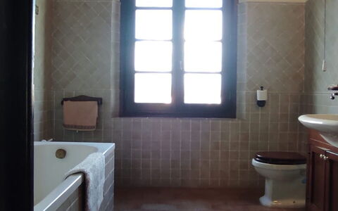 Villa Luce San Miniato: Piso, Pared, Suelo, Diseño De Interiores, Arreglo De Tubería, Baño, Loseta, Encendiendo, Plomería, Puerta