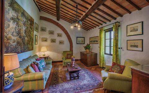 Medieval Castle Living: Vineyards, Swimming Pool &: Pared, Mueble, Diseño De Interiores, Casa, Marco, Habitación, Techo, Silla, Sala, Villa