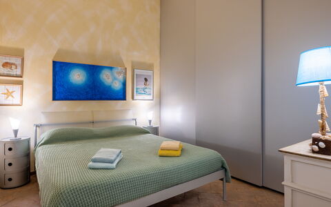 Stella Marina Apartment with Pool, Porto Santo Ste: Mueble, Cama, Diseño De Interiores, Habitación, Suelo, Pared, Piso, Sábana, Lecho, Habitación