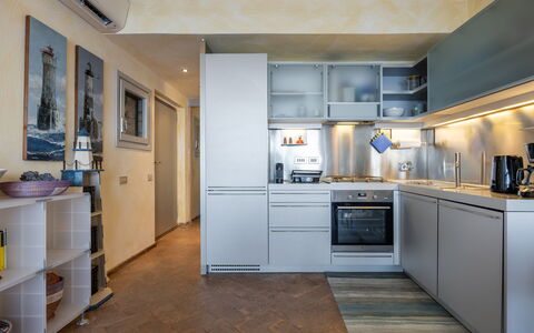 Stella Marina Apartment with Pool, Porto Santo Ste: Cocina, Aparato De Cocina, Mostrador, Electrodoméstico, Diseño De Interiores, Piso, Electrodoméstico, Gabinetes, Mueble, Estufa De Cocina