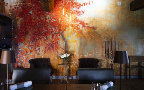 Le Tre Virtù Luxury Relais, Private Pool, Mugello: Mueble, Diseño De Interiores, Naranja, Encendiendo, Silla, Lámpara, Habitación, Techo, Material Natural, Sala