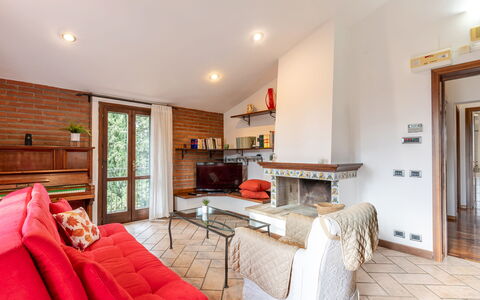 Casa Miramonti: Mueble, Diseño De Interiores, Piso, Suelo, Madera, Sofá, Sala, Habitación, Techo, Casa