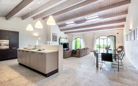 Cignella Resort: Diseño De Interiores, Piso, Mueble, Techo, Madera, Suelo, Lámpara, Encendiendo, Cocina, Arquitectura