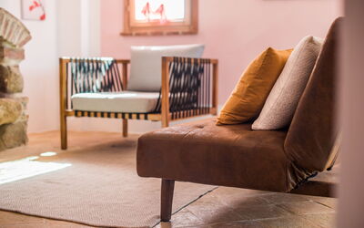 Chalet Cigno: Mueble, Diseño De Interiores, Madera, Sofá, Piso, Textil, Suelo, Amortiguar, Sala, Arrojar La Almohada