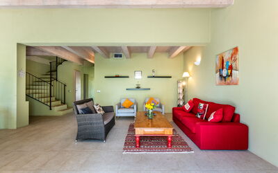 Villa Salvia: Mueble, Diseño De Interiores, Piso, Pared, Suelo, Sofá, Techo, Madera, Habitación, Sala