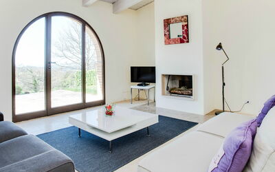 Villino Rosmarino: Mueble, Diseño De Interiores, Piso, Pared, Suelo, Sofá, Madera, Sala, Casa, Habitación