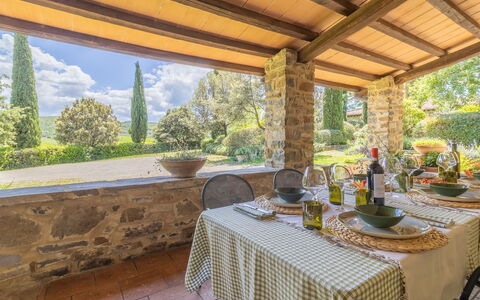 Podere Peteglia: Mueble, Cocina Y Comedor Mesa, Silla, Casa De Campo, Villa, Recurso, Eco Hotel, Planta De Casa, Comedor