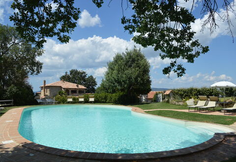 Agriturismo Bellavista, Private Pool, Val D'Orcia: Piscina, Mueble Para Exteriores, Inmuebles, Recurso, Hacienda, Eco Hotel, Jardín, Casa De Campo, Sombra, Villa
