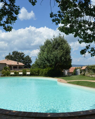 Agriturismo Bellavista, Private Pool, Val D'Orcia: Piscina, Mueble Para Exteriores, Inmuebles, Recurso, Hacienda, Eco Hotel, Jardín, Casa De Campo, Sombra, Villa