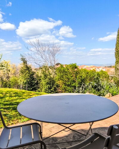 Il Palazzo: Mueble, Mueble Para Exteriores, Mesa, Mesa Al Aire Libre, Silla, Sombra, Jardín, Paisajismo, Patio Interior, Cocina Y Comedor Mesa