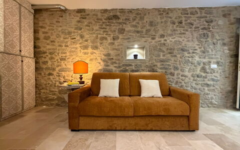 Casa Amandoli: Mueble, Diseño De Interiores, Piso, Pared, Sofá, Suelo, Madera, Habitación, Sala, Techo