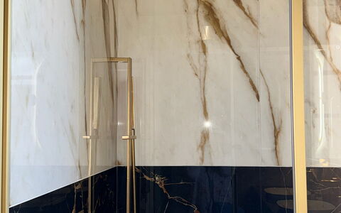 Villa Elisa: Piso, Loseta, Suelo, Arreglo De Tubería, Lámpara, Plomería, Espejo, Mármol, Baño