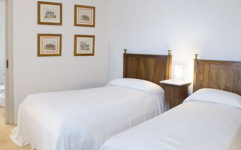 Castelprile: Cama, Mueble, Habitación, Diseño De Interiores, Lecho, Piso, Sábana, Madera, Suelo, Habitación