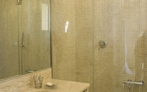 Castelprile: Baño, Arreglo De Tubería, Pared, Diseño De Interiores, Piso, Lavabo Del Baño, Suelo, Grifo, Espejo, Alcachofa De La Ducha