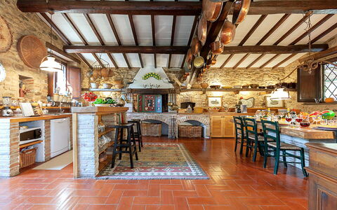 Artemisia: Mueble, Cocina, Diseño De Interiores, Mesa, Cocina Y Comedor Mesa, Piso, Casa, Techo, Mostrador, Silla