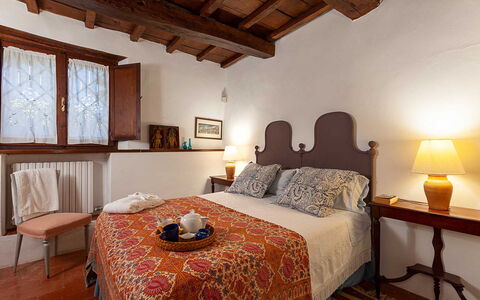 Artemisia: Pared, Mueble, Habitación, Cama, Sábana, Linos, Piso, Diseño De Interiores, Lecho, Marco De La Cama