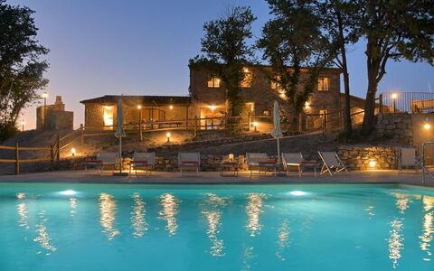 Villa Il Noccioleto: Piscina, Mueble Para Exteriores, Mueble, Asentamientos Humanos, Recurso, Eco Hotel, Inmuebles, Hotel, Sunlounger, Villa