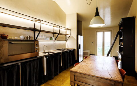 Villa Dedalo: Diseño De Interiores, Mueble, Piso, Techo, Madera, Lámpara, Suelo, Encendiendo, Cocina, Habitación