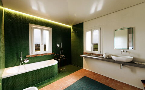 Villa Dedalo: Pared, Arreglo De Tubería, Grifo, Diseño De Interiores, Piso, Encendiendo, Plomería, Casa, Techo, Baño