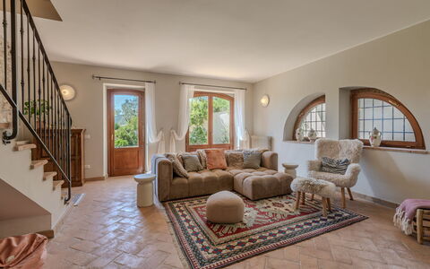 Casale Nido: Mueble, Pared, Piso, Diseño De Interiores, Madera, Suelo, Encendiendo, Sofá, Casa, Sala